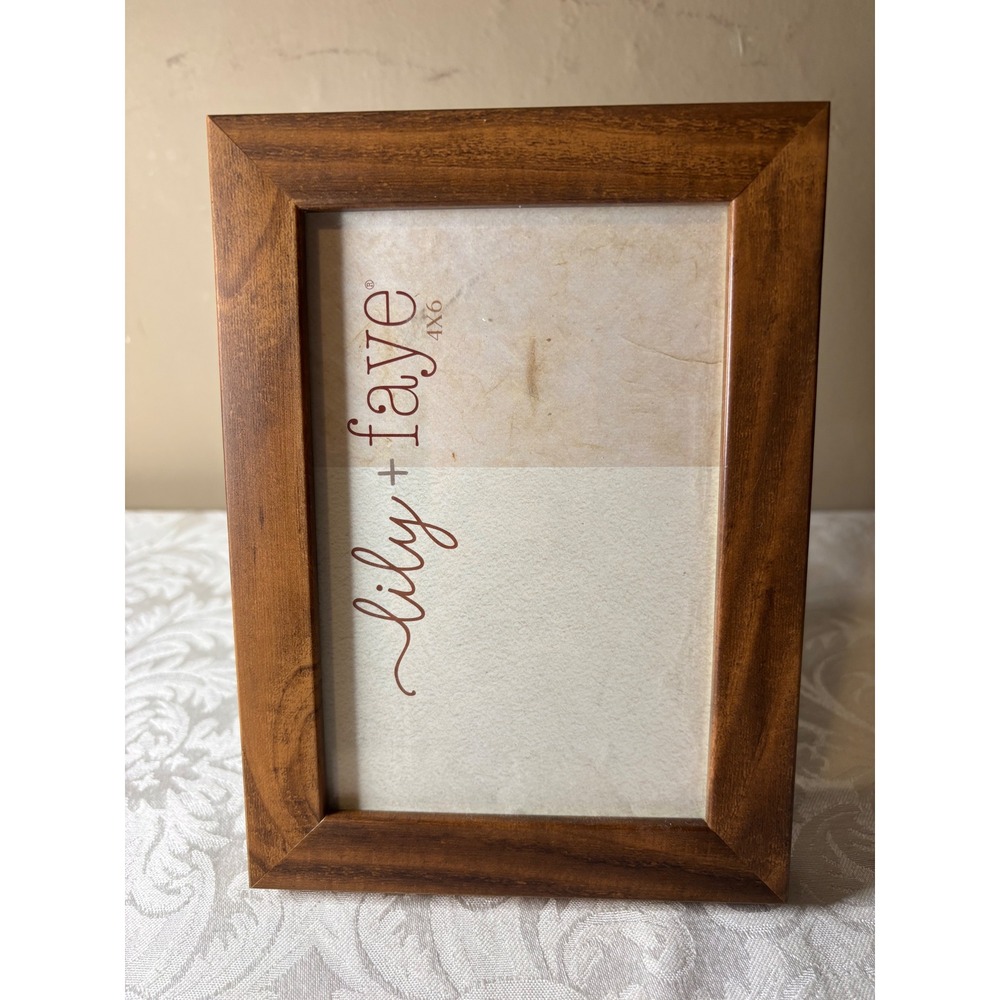 Lily + Faye Wood Picture Frame 4x6 Brown Tabletop Wall Hanging 7E27-46A DBN